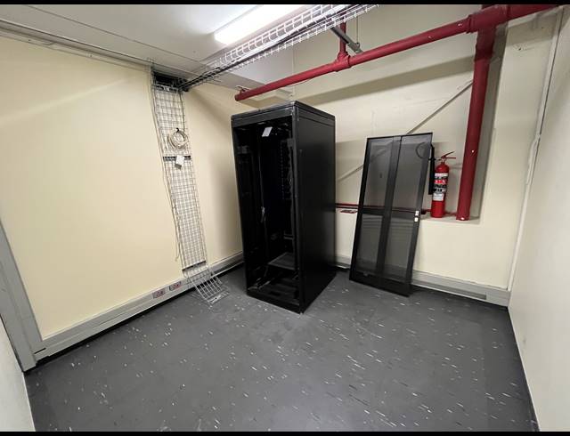 687M² BUSINESS TO LET IN WOODSTOCK